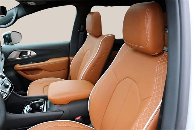 New 2026 Chrysler Pacifica Pinnacle image 12