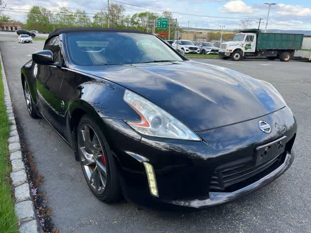 Used 2014 Nissan 370Z Touring w/ Sport Package RWD image 3