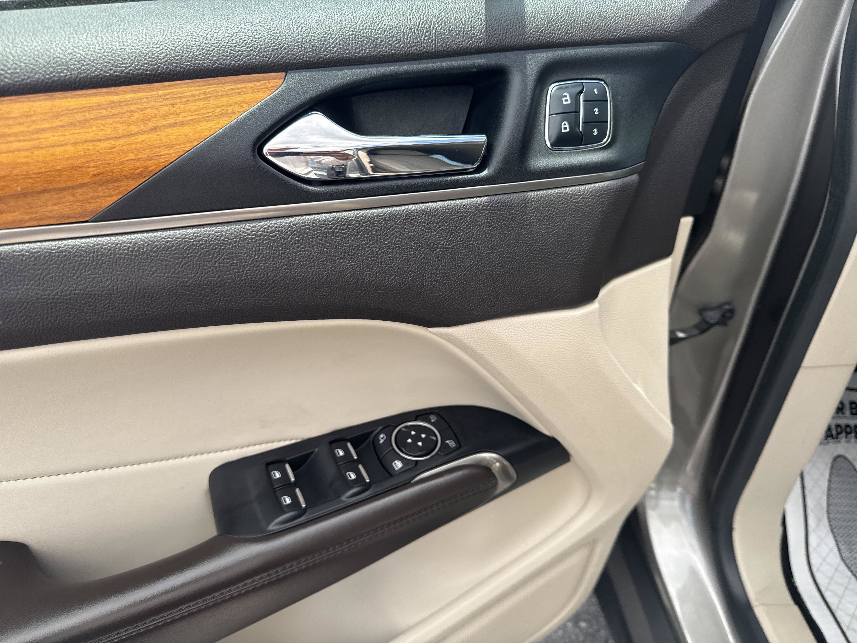 Used 2017 Lincoln MKC Select w/ Lincoln MKC Climate Package AWD/4WD image 14
