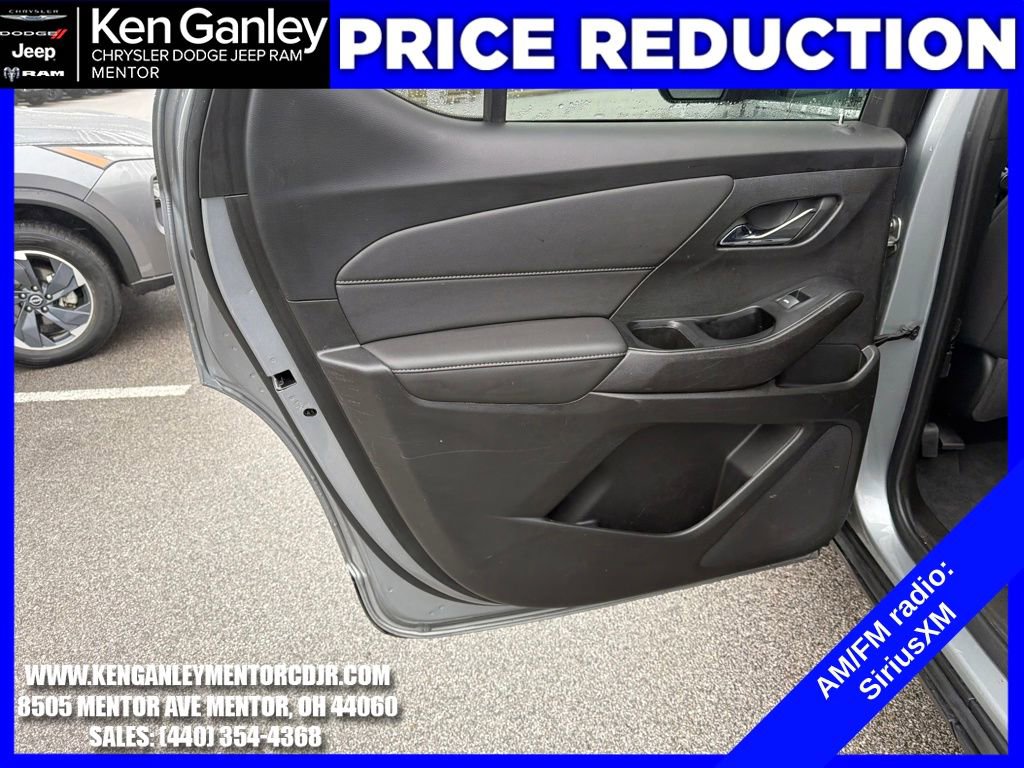 Used 2023 Chevrolet Traverse LT image 19
