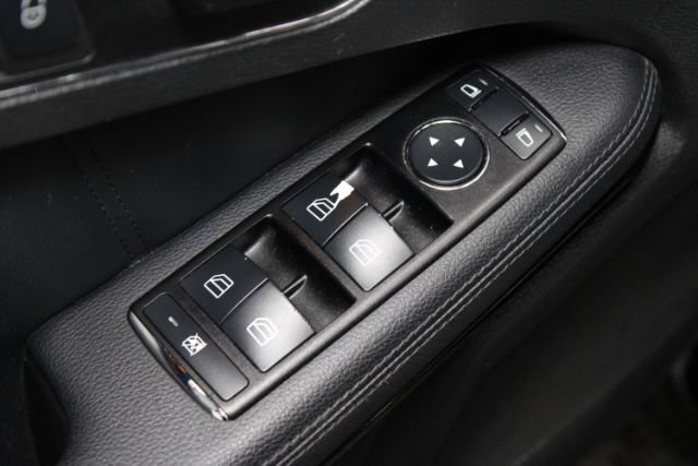 Used 2010 Mercedes-Benz E 550 Sedan w/ Premium 1 Pkg image 12