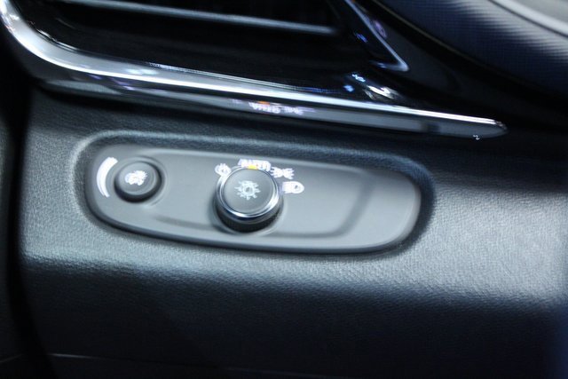 Used 2025 Buick Envista Sport Touring image 13