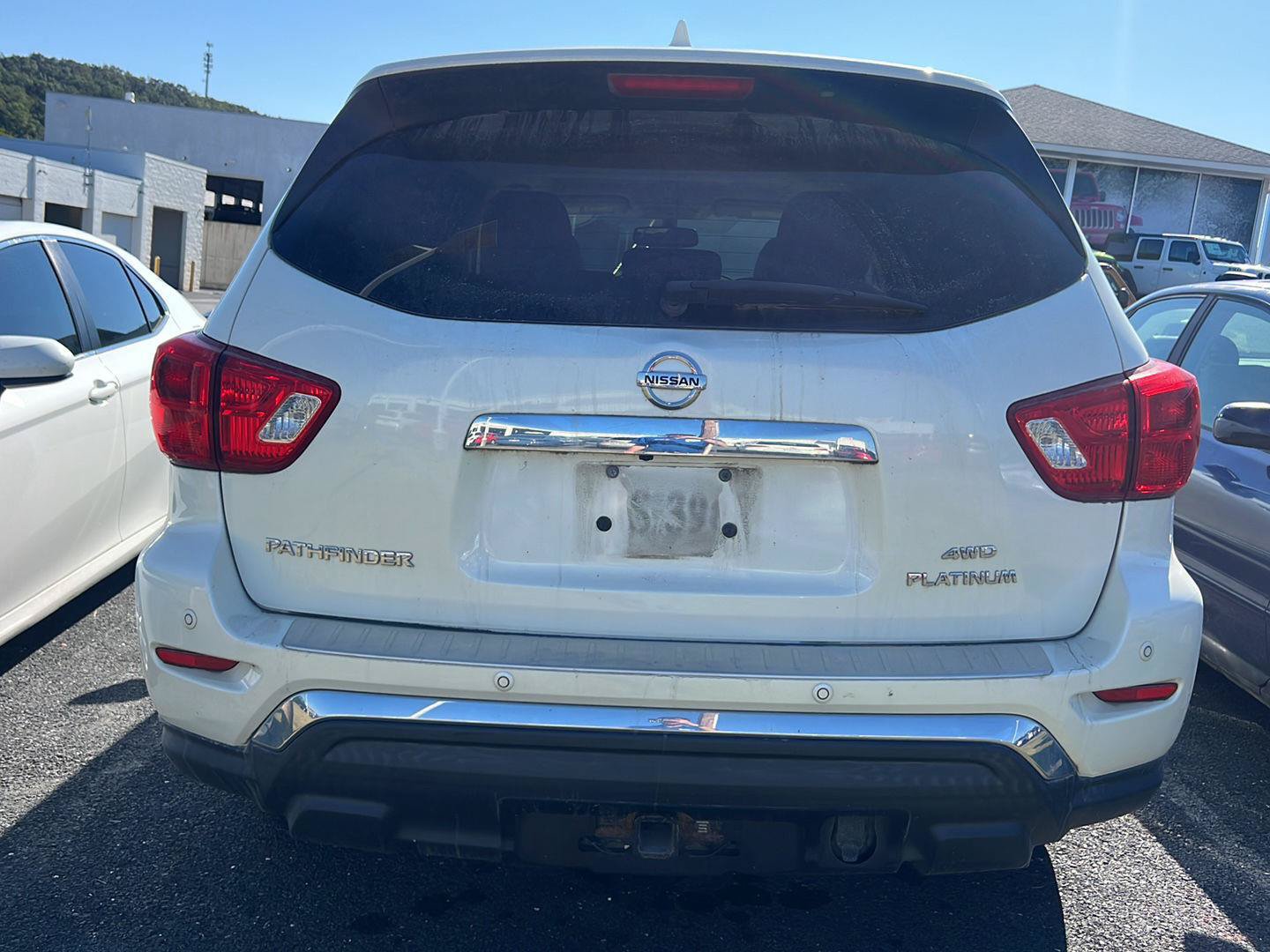 Used 2020 Nissan Pathfinder Platinum AWD/4WD image 3
