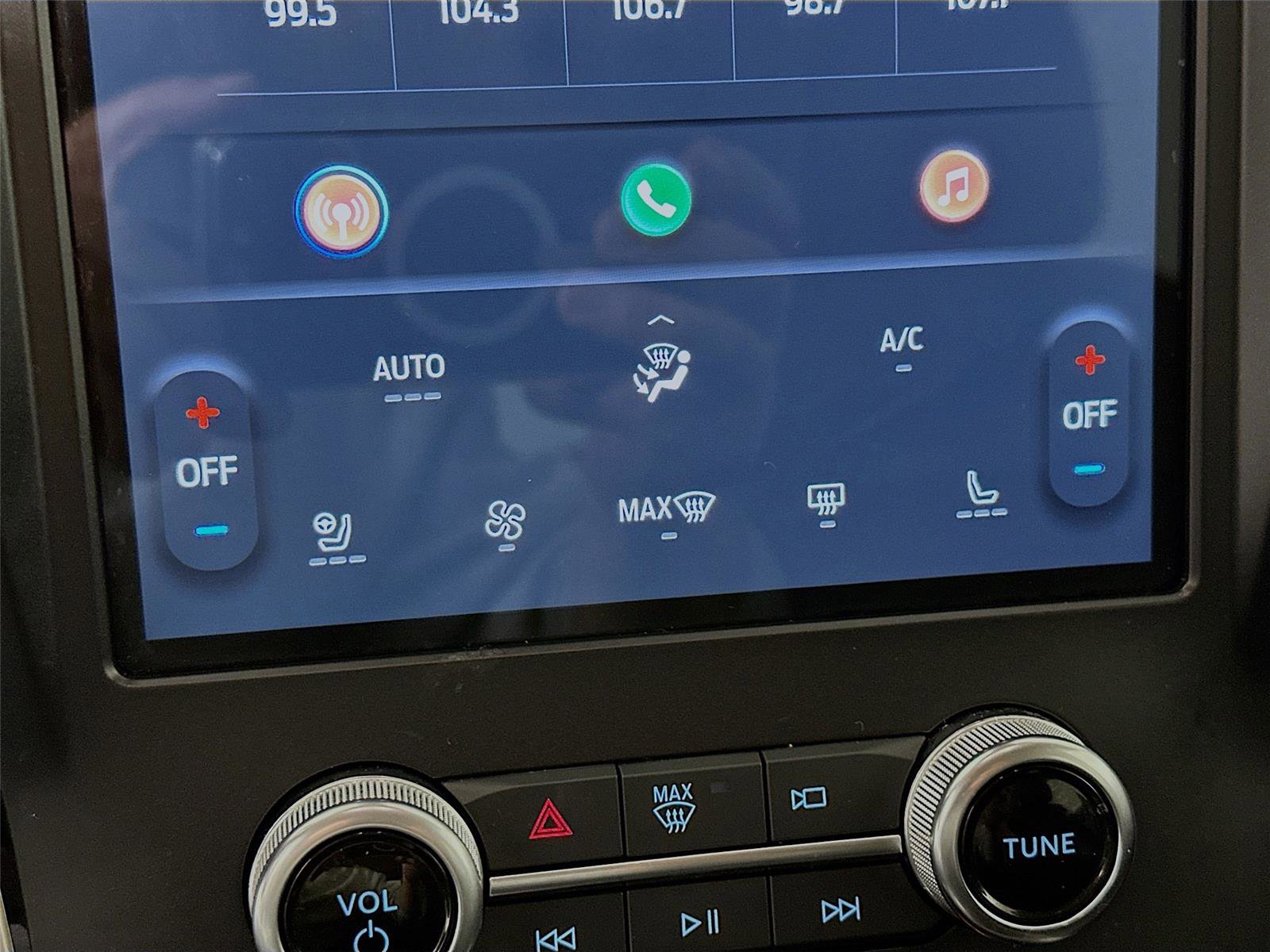 Used 2024 Ford Edge SEL w/ Convenience Package image 9