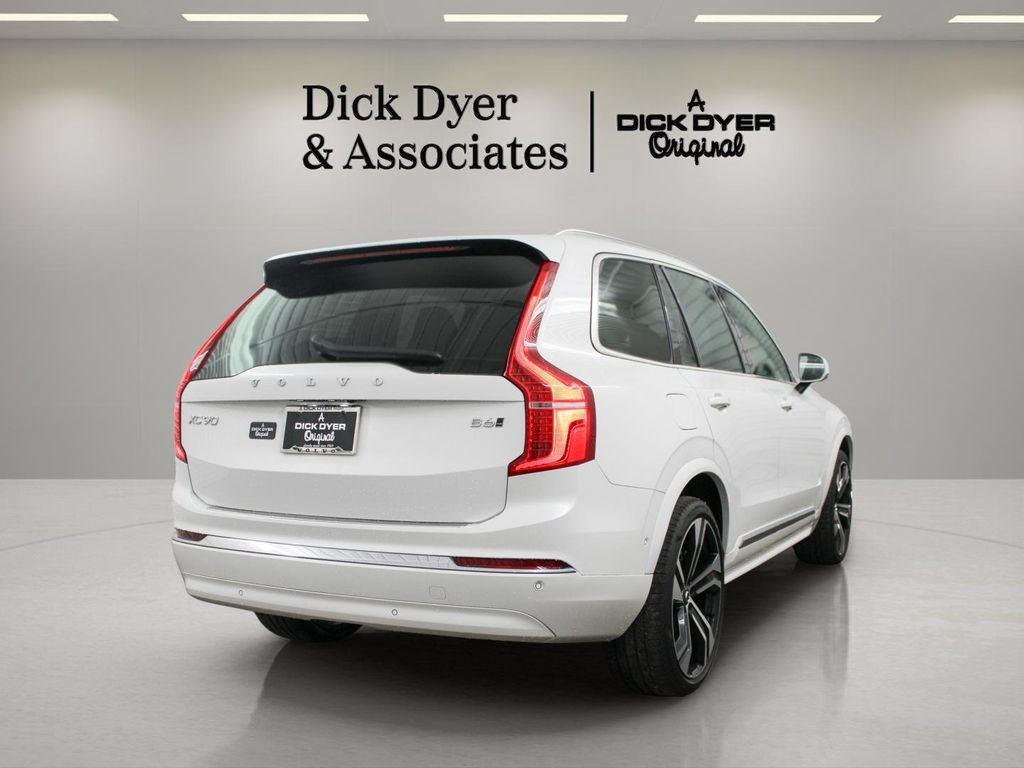 Certified 2024 Volvo XC90 B6 Ultimate w/ Lounge Package AWD/4WD image 11