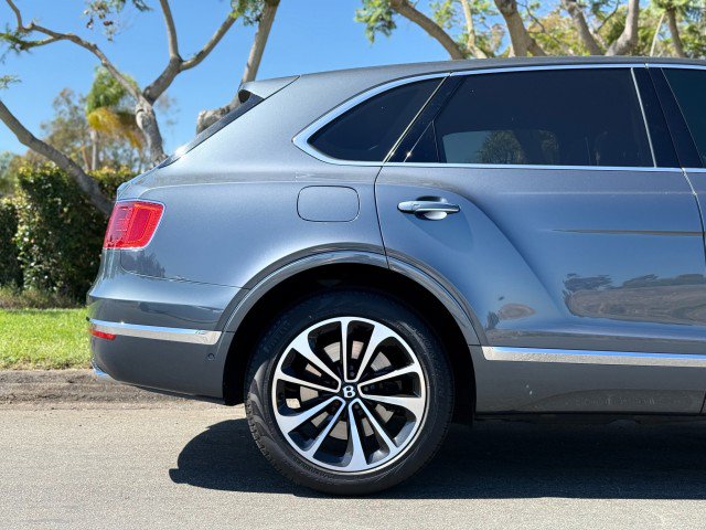 Used 2018 Bentley Bentayga AWD/4WD image 9