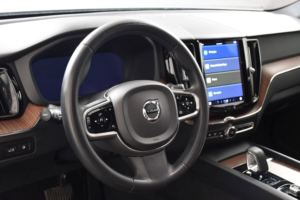 Used 2023 Volvo XC60 T8 Plus image 13