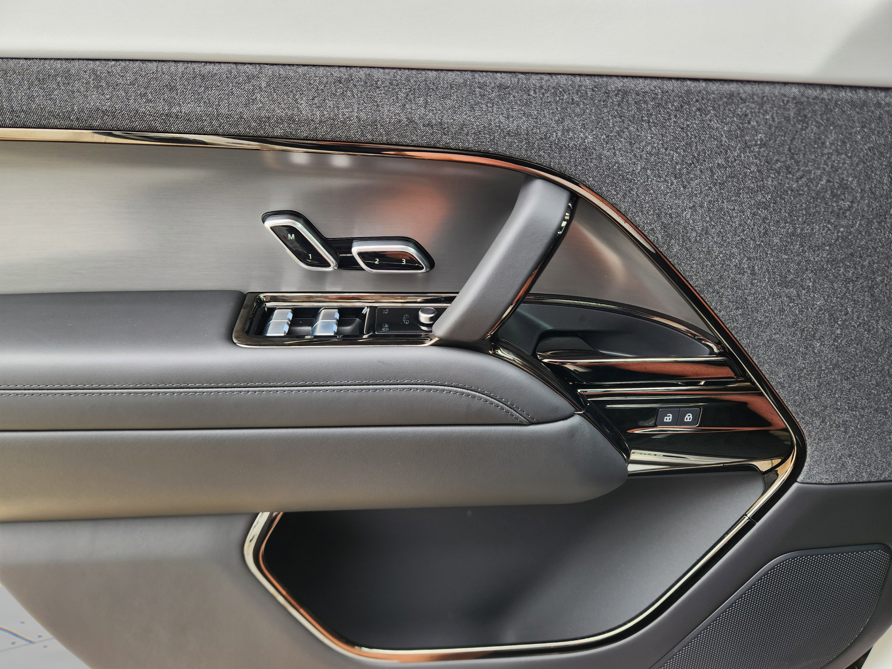 New 2026 Land Rover Range Rover Sport Dynamic SE AWD/4WD image 8