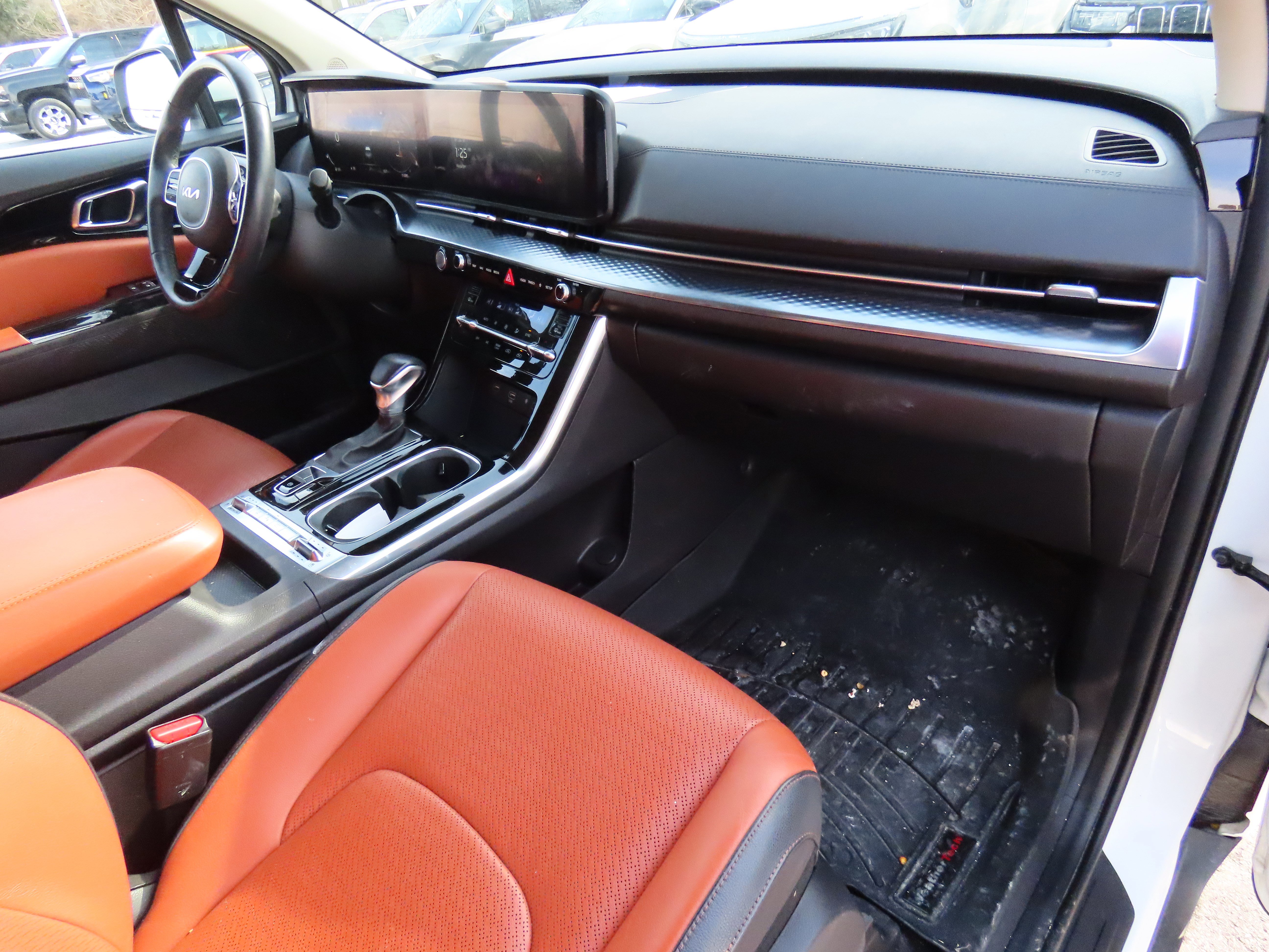 Used 2024 Kia Carnival SX Prestige image 10