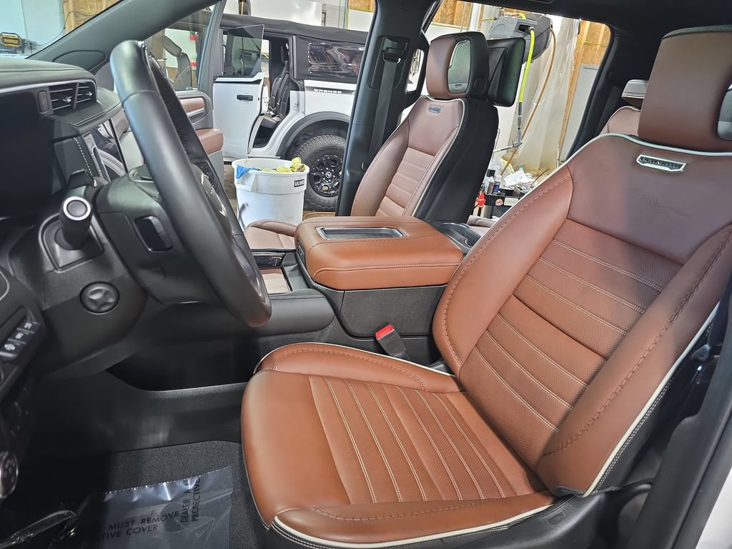 Used 2023 GMC Yukon XL Denali Ultimate AWD/4WD image 15