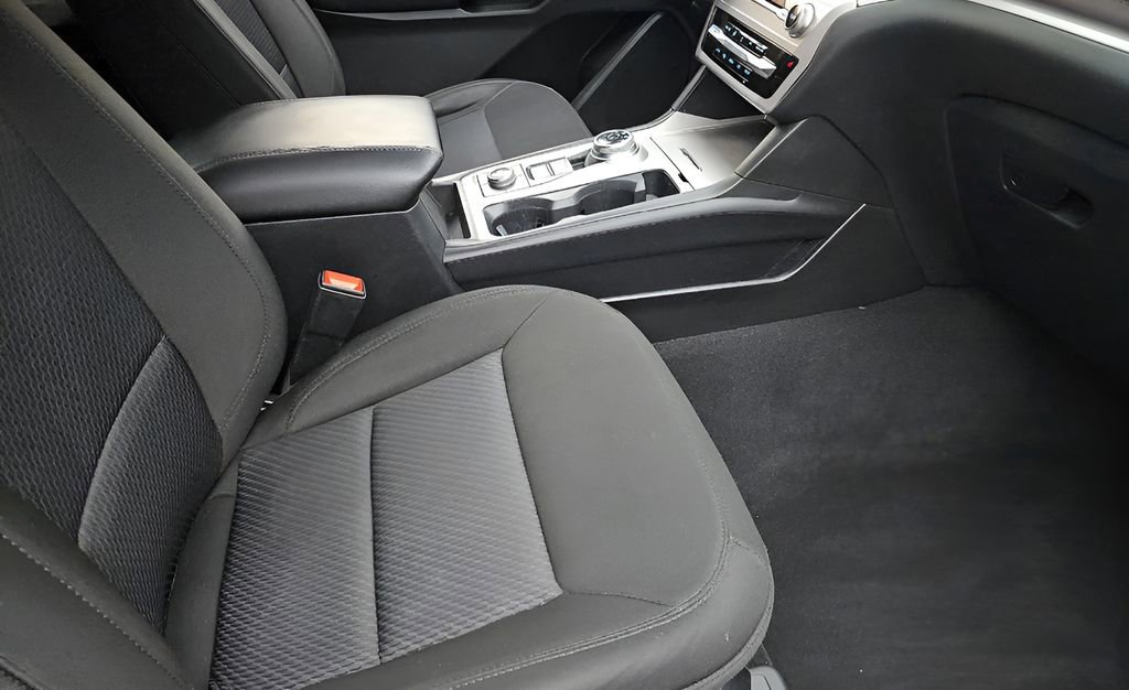 Used 2023 Ford Explorer XLT image 6