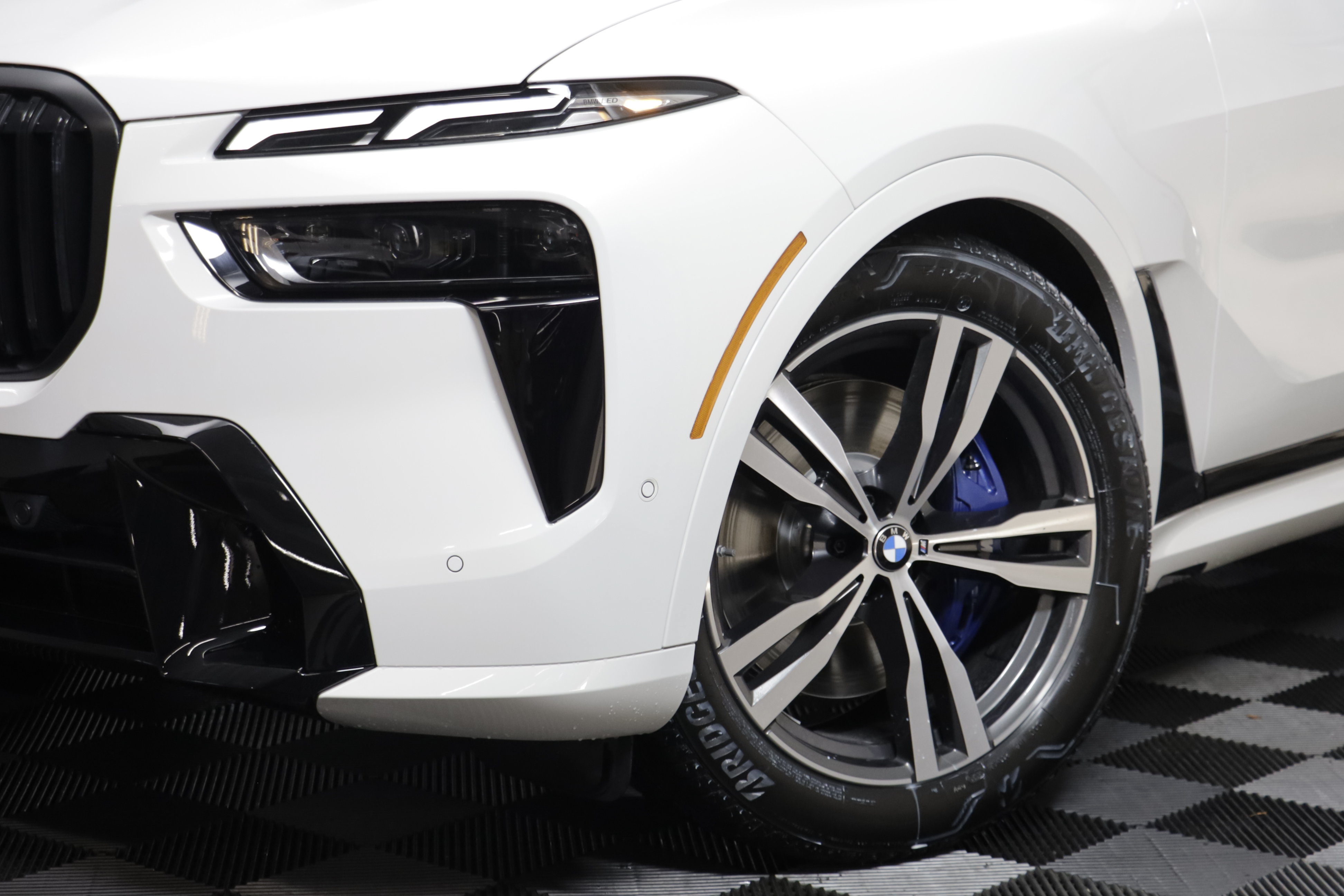 New 2027 BMW X7 xDrive40i w/ M Sport Package AWD/4WD image 4