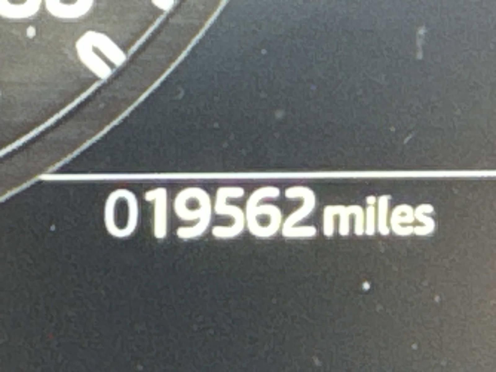 Used 2025 Land Rover Defender 130 X image 27