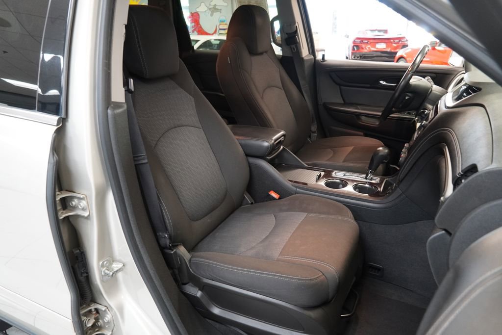 Used 2017 Chevrolet Traverse LT FWD image 25