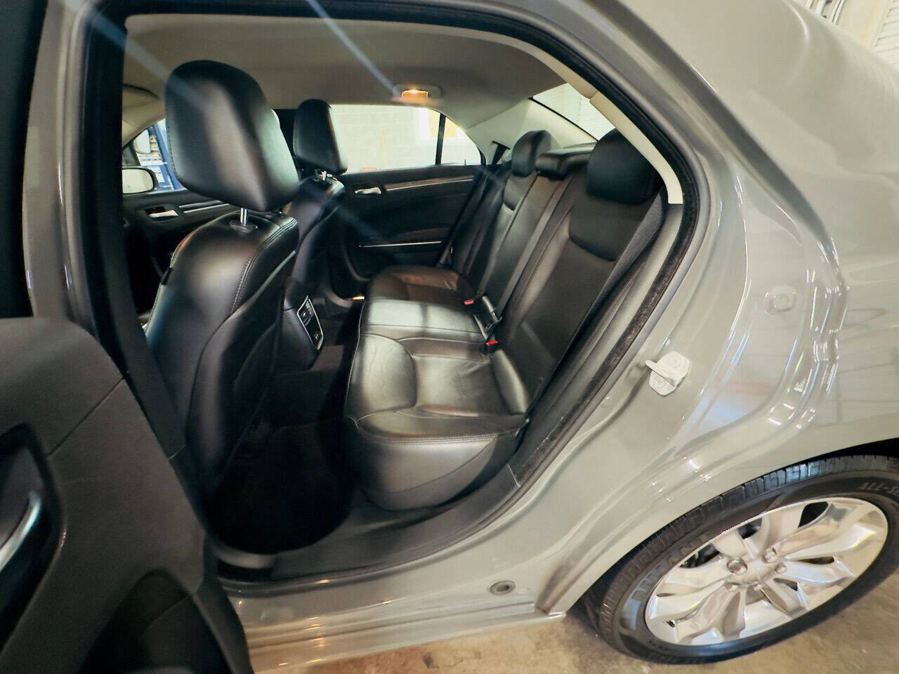 Used 2018 Chrysler 300 Touring L AWD/4WD image 15