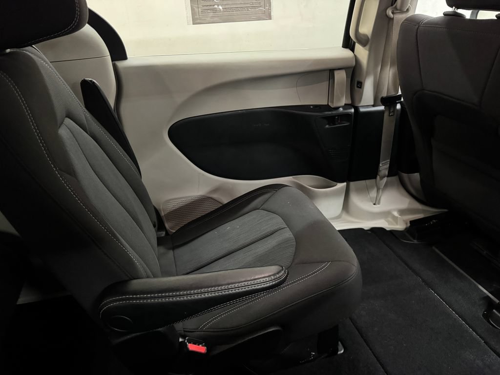 Used 2023 Chrysler Voyager LX FWD image 16