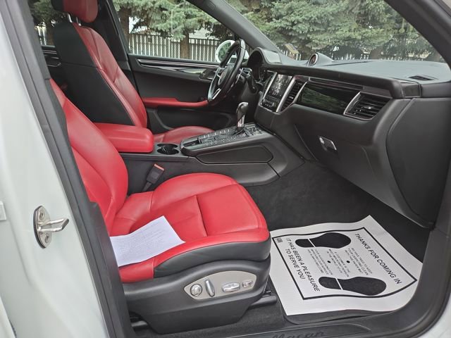 Used 2017 Porsche Macan image 36