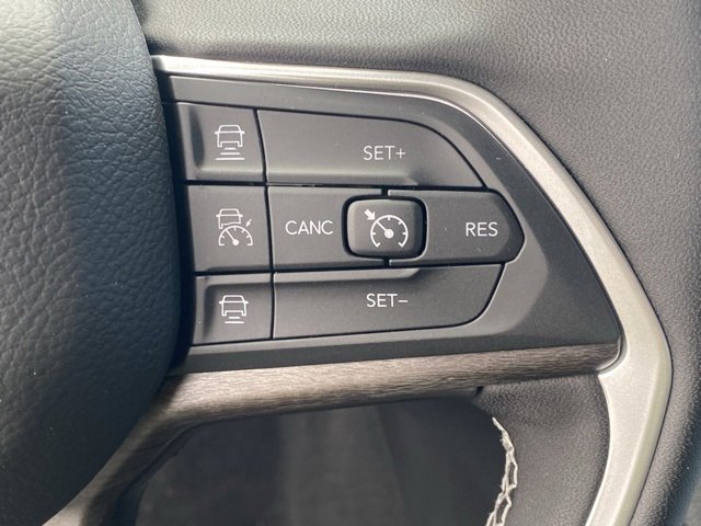 New 2025 Jeep Grand Cherokee Limited w/ Black Appearance Package image 18