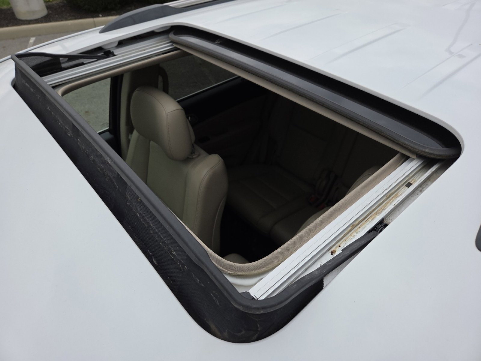 Used 2019 Jeep Grand Cherokee Limited AWD/4WD image 3