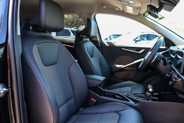 Certified 2025 Kia Niro EX FWD image 18