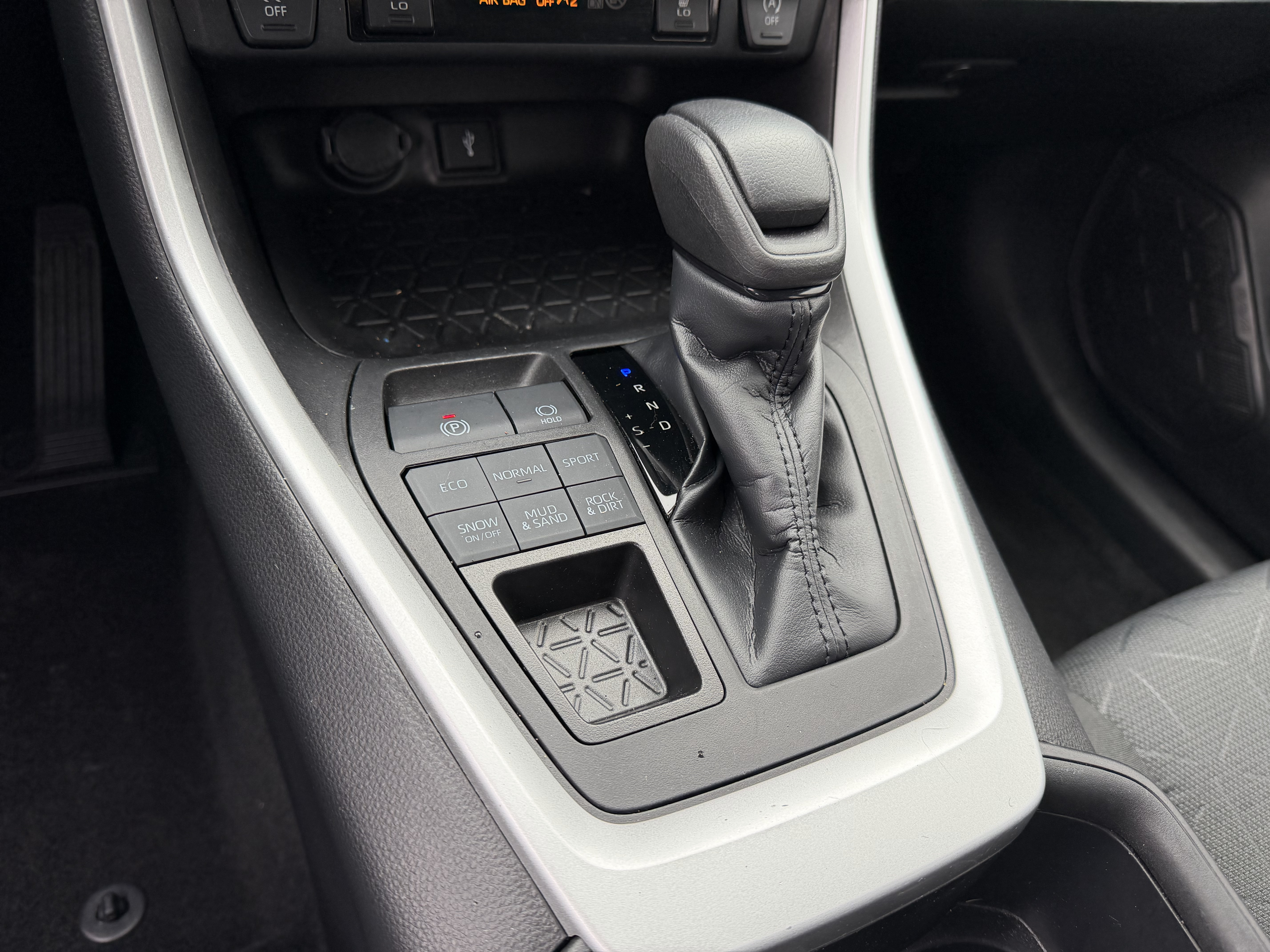 Used 2022 Toyota RAV4 XLE w/ Convenience Package AWD/4WD image 19