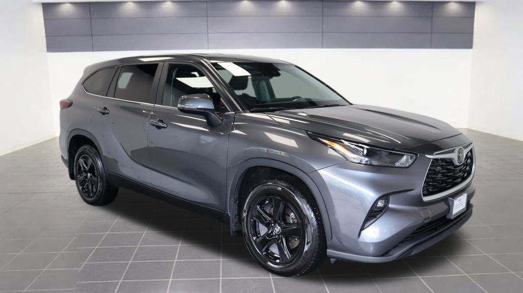 Used 2024 Toyota Highlander LE image 8