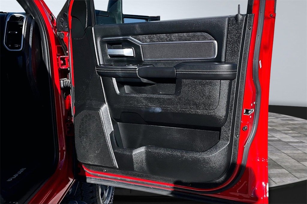 Used 2024 RAM 2500 Big Horn w/ Sport Appearance Package image 25