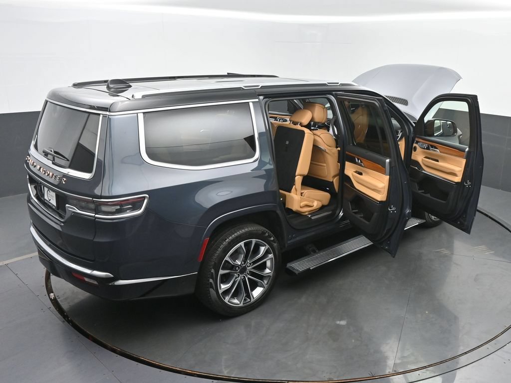 Used 2025 Jeep Grand Wagoneer Series III w/ Rear Seat Video Group 1 AWD/4WD image 65