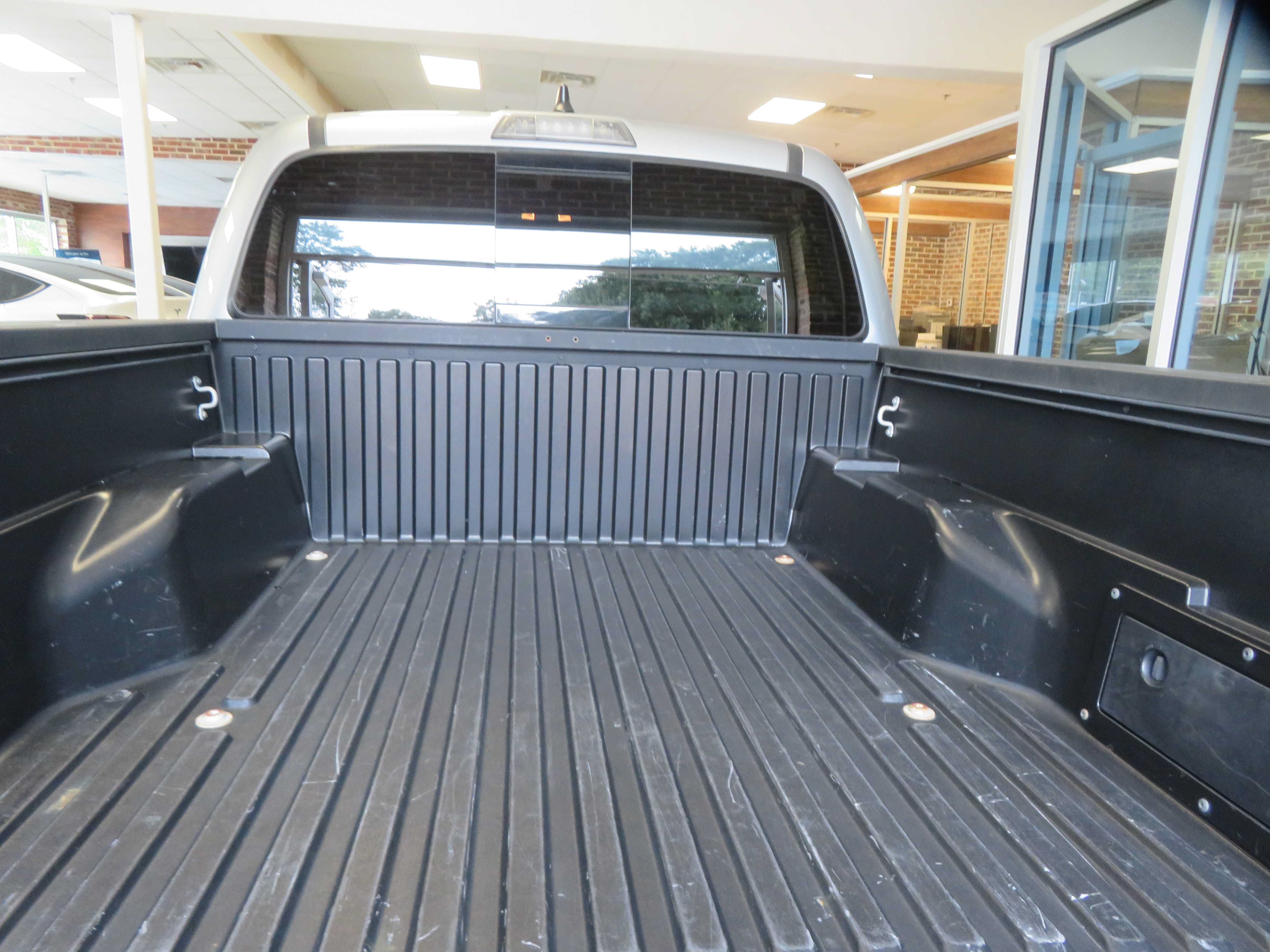Used 2022 Toyota Tacoma SR5 RWD image 45