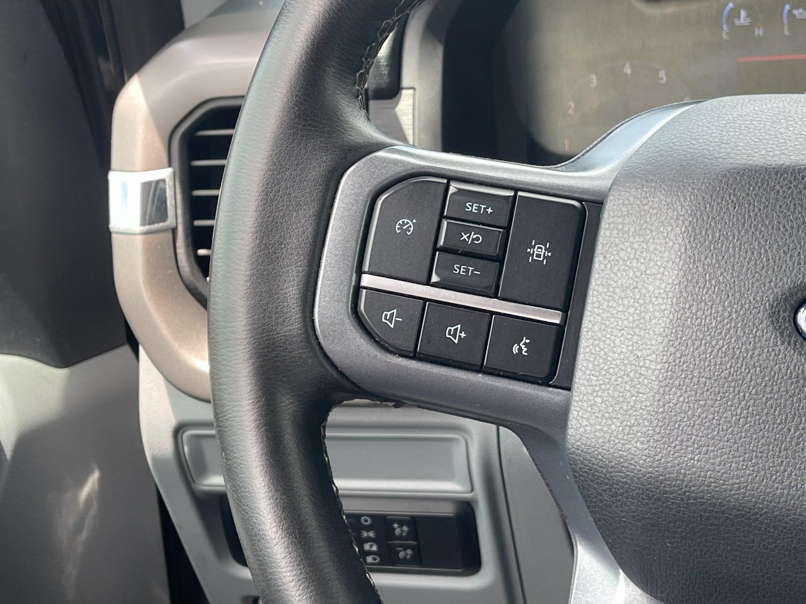 Used 2024 Ford F150 XLT AWD/4WD image 25