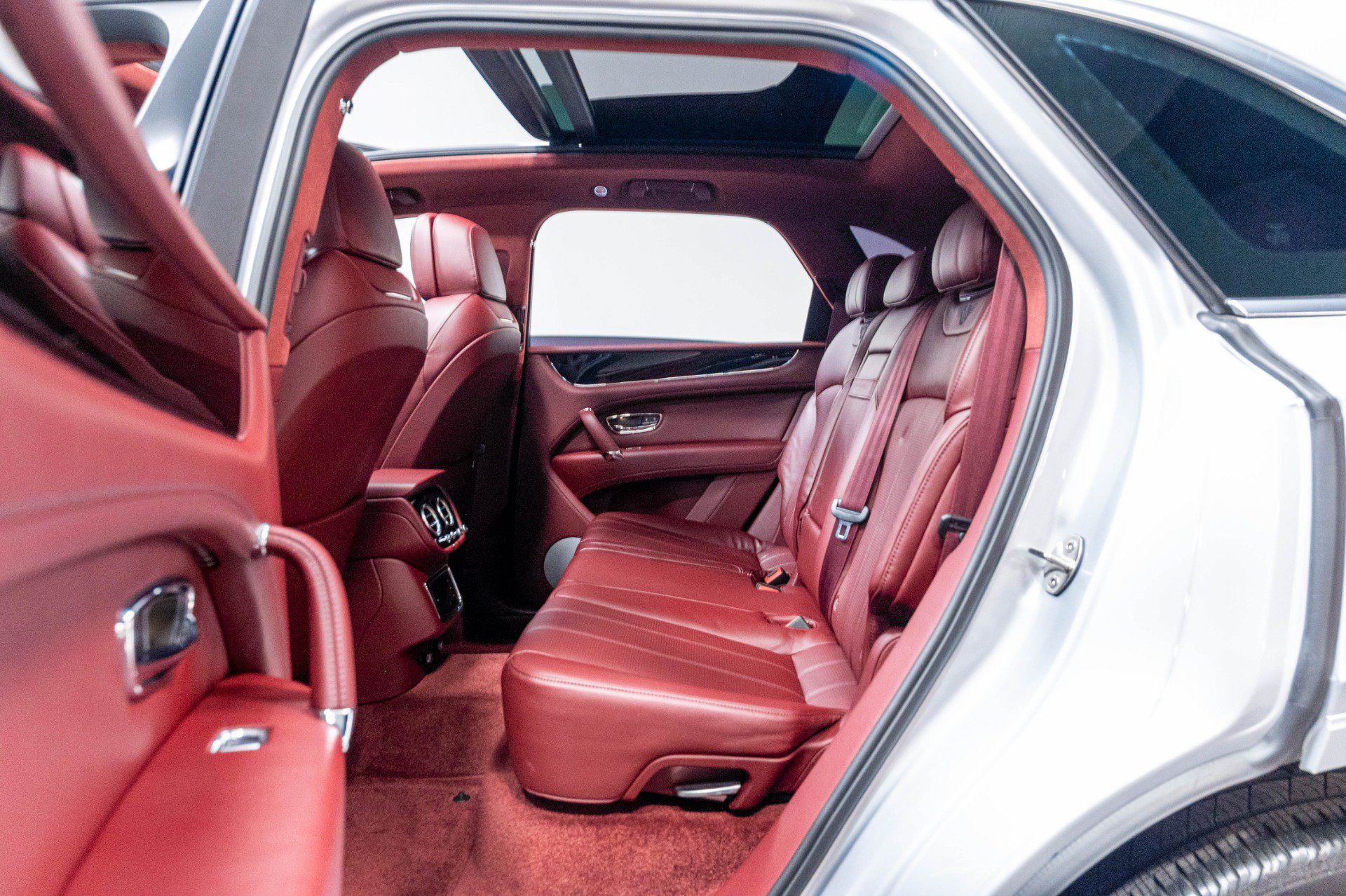 Used 2020 Bentley Bentayga AWD/4WD image 46