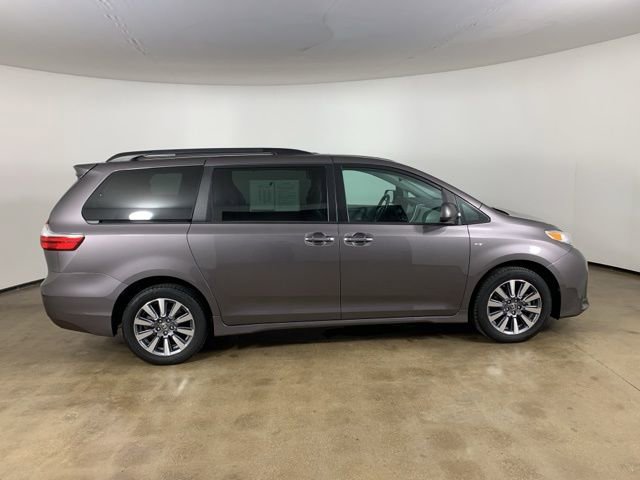 Used 2020 Toyota Sienna XLE Premium AWD/4WD image 7