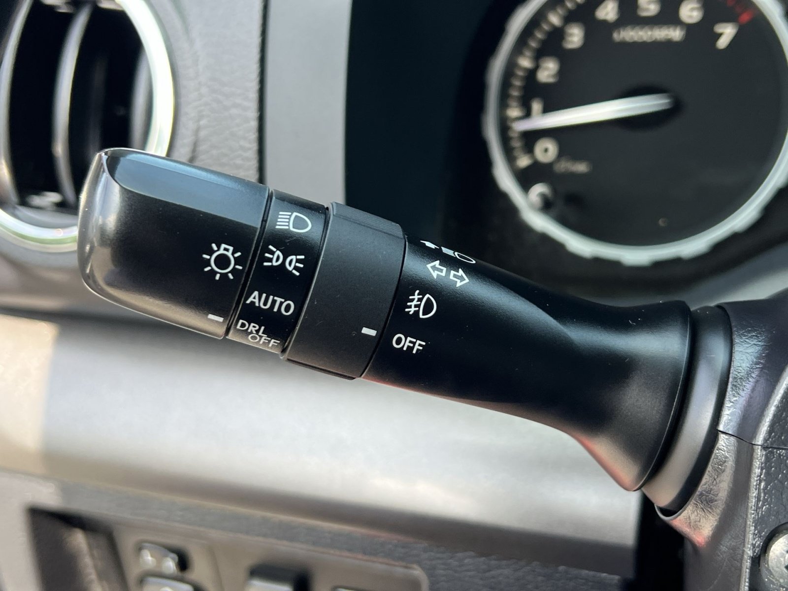 Used 2019 Toyota Tundra SR5 w/ TRD Off Road Package AWD/4WD image 32