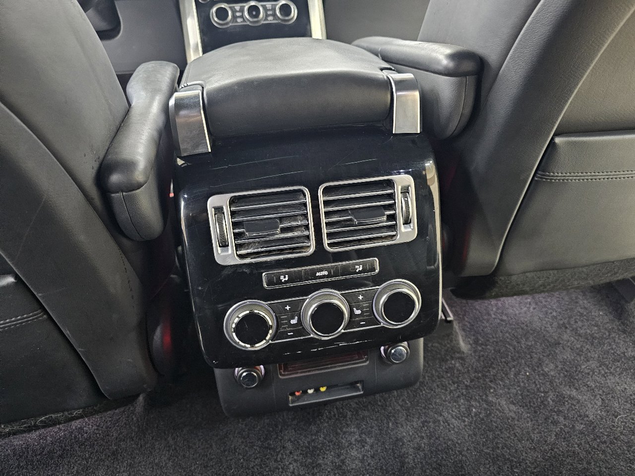 Used 2014 Land Rover Range Rover Supercharged image 26