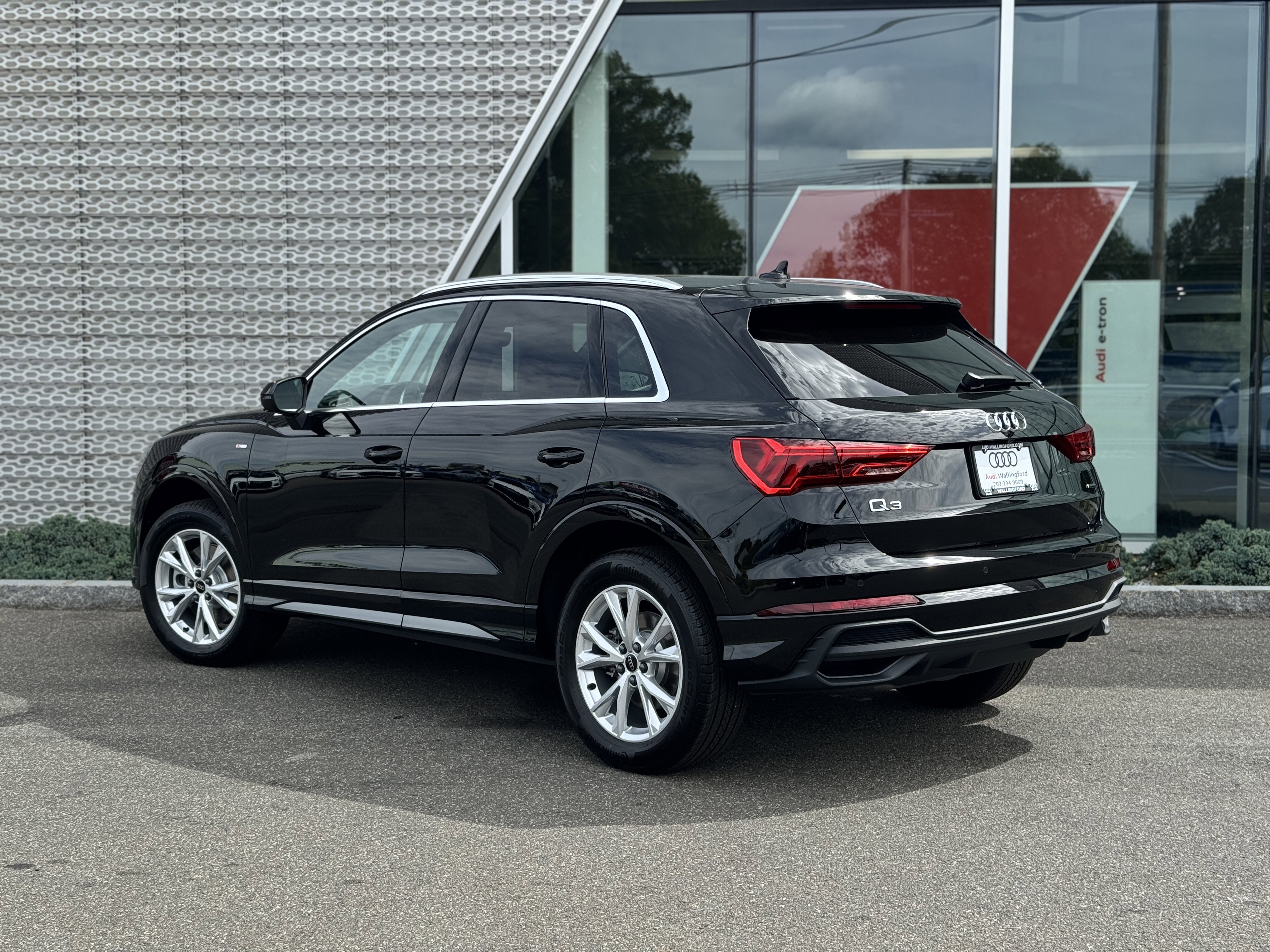 New 2025 Audi Q3 2.0T Premium image 3