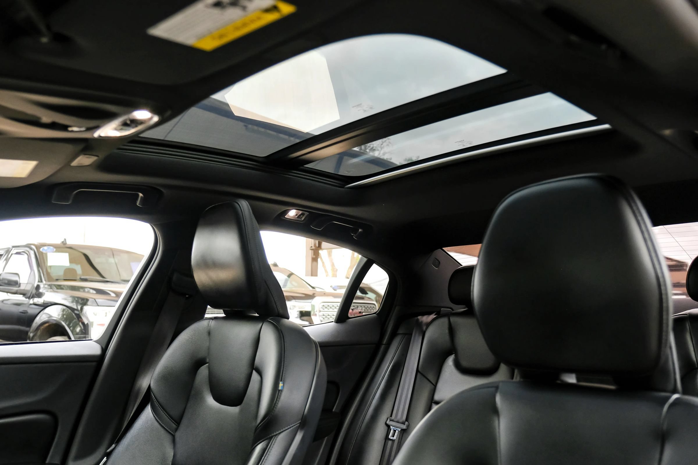 Used 2020 Volvo S60 T5 Momentum FWD image 5