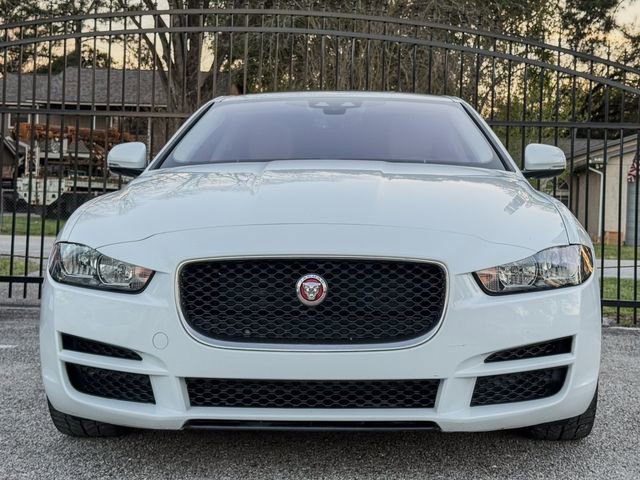 Used 2019 Jaguar XE Premium image 2