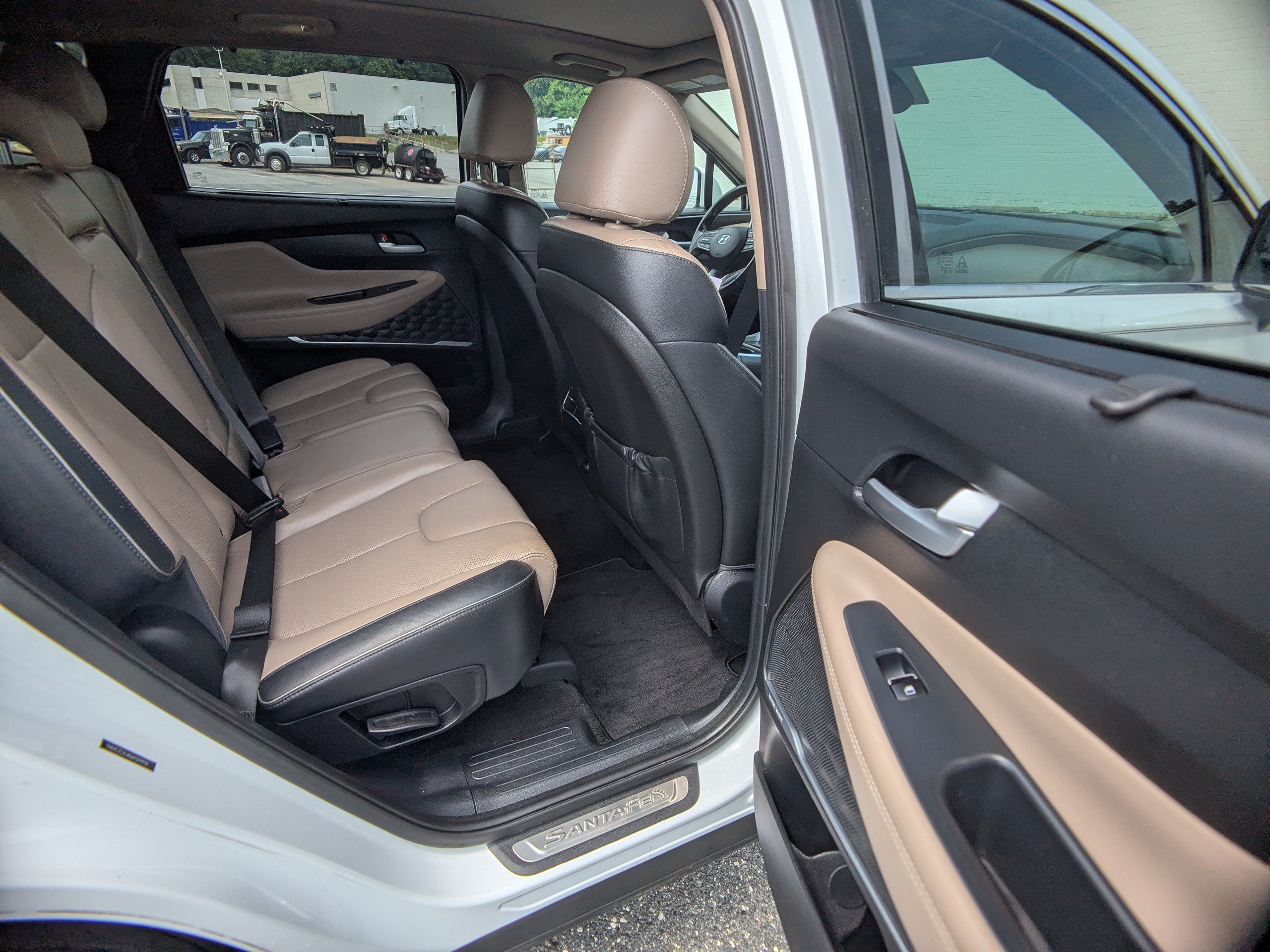 Used 2021 Hyundai Santa Fe SEL w/ Convenience + Premium Package AWD/4WD image 13