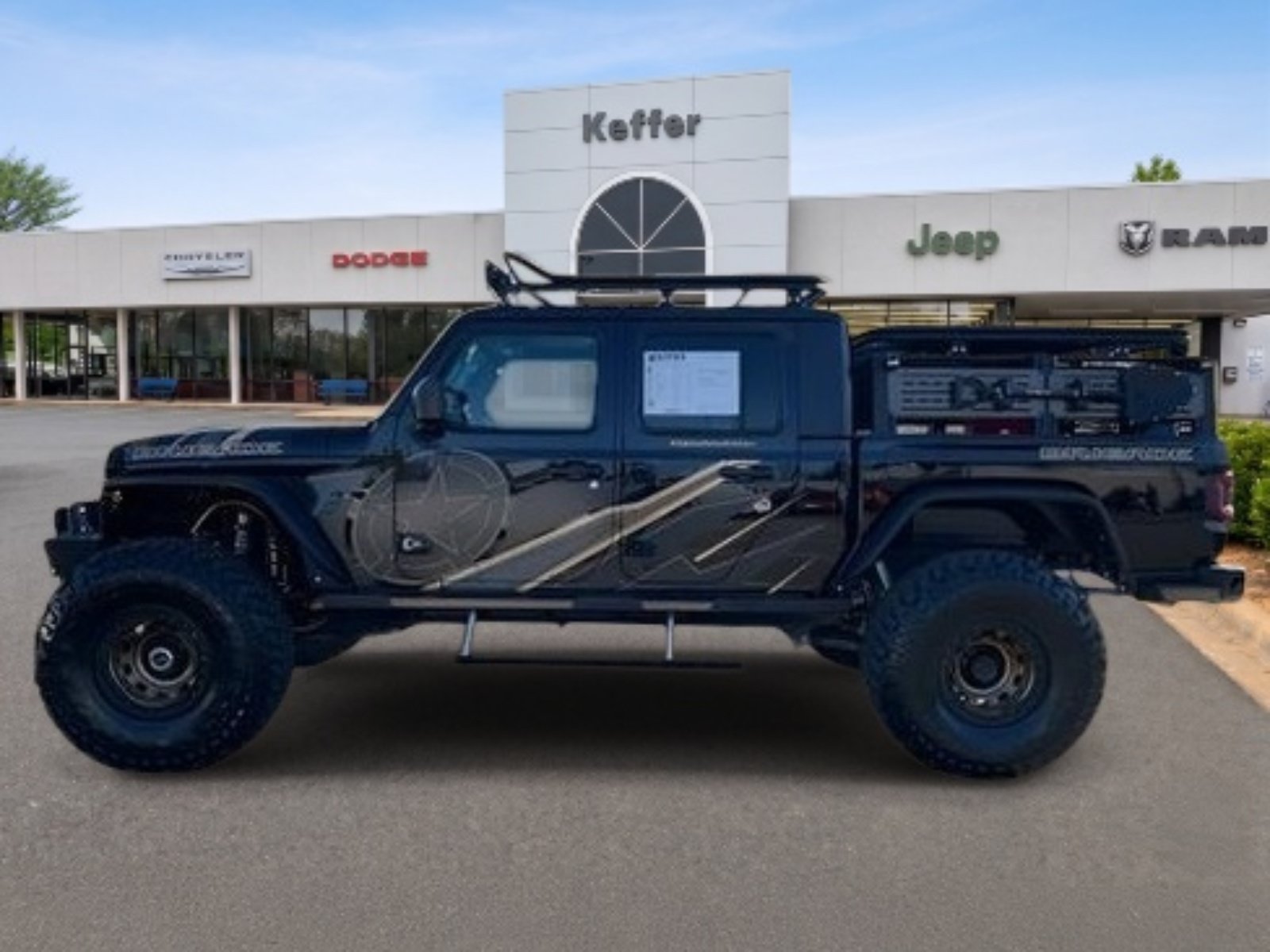 Used 2023 Jeep Gladiator Sport AWD/4WD image 2