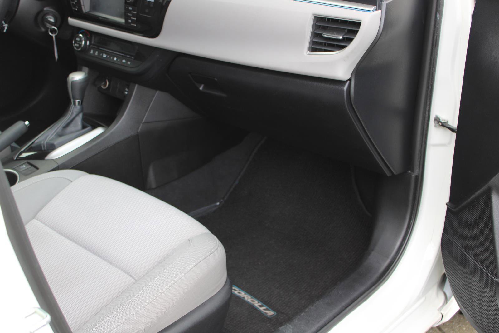 Used 2014 Toyota Corolla LE image 33