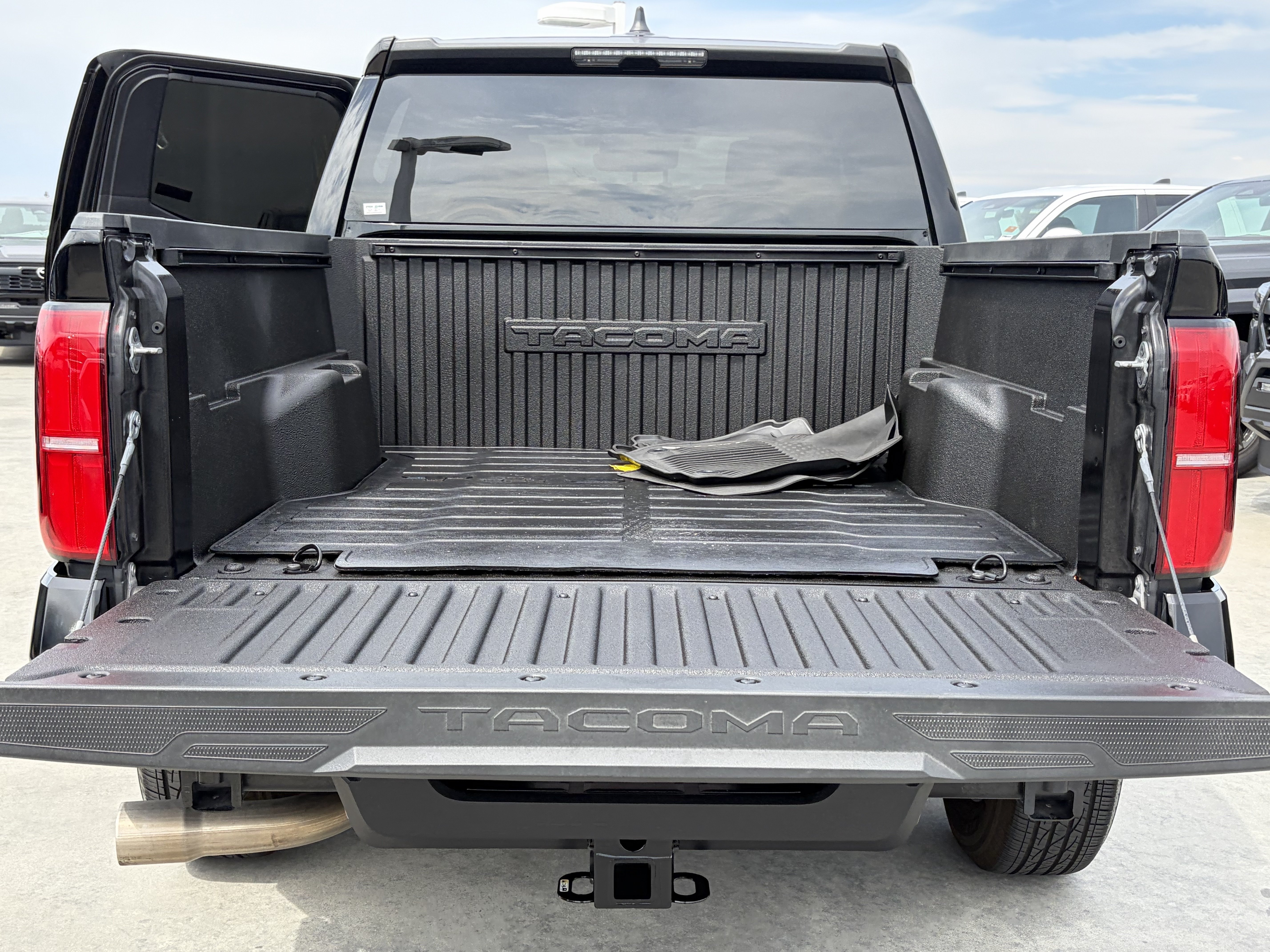 Certified 2024 Toyota Tacoma SR5 AWD/4WD image 22