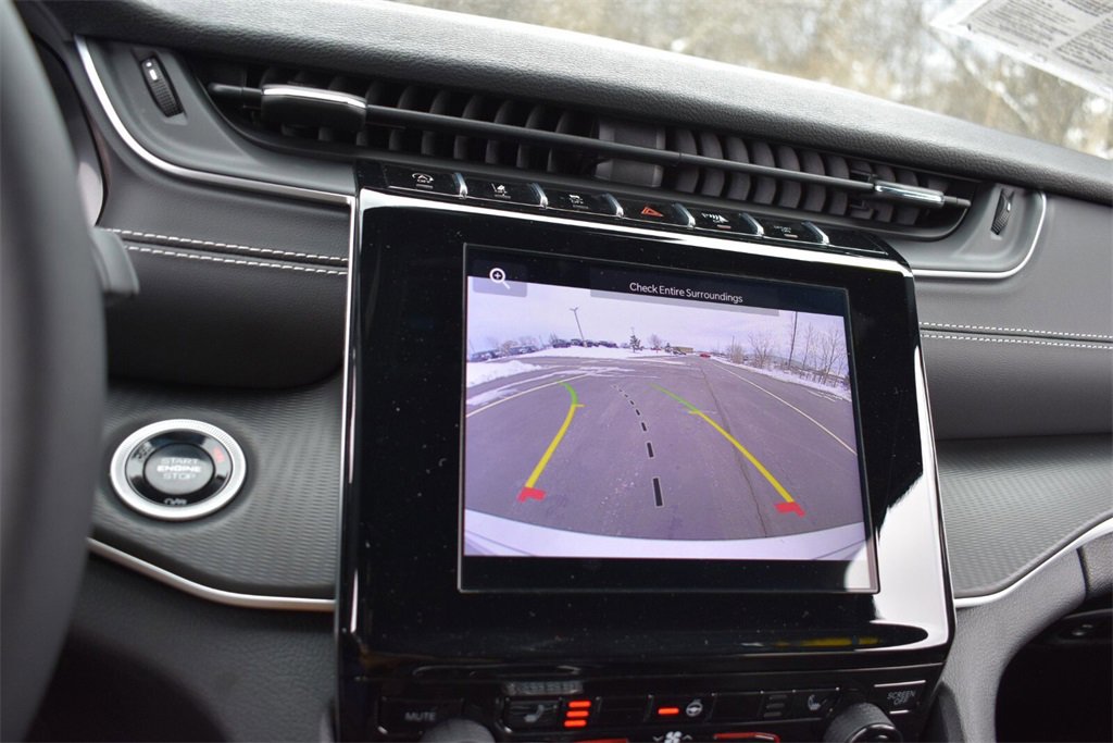 Used 2024 Jeep Grand Cherokee Altitude image 25