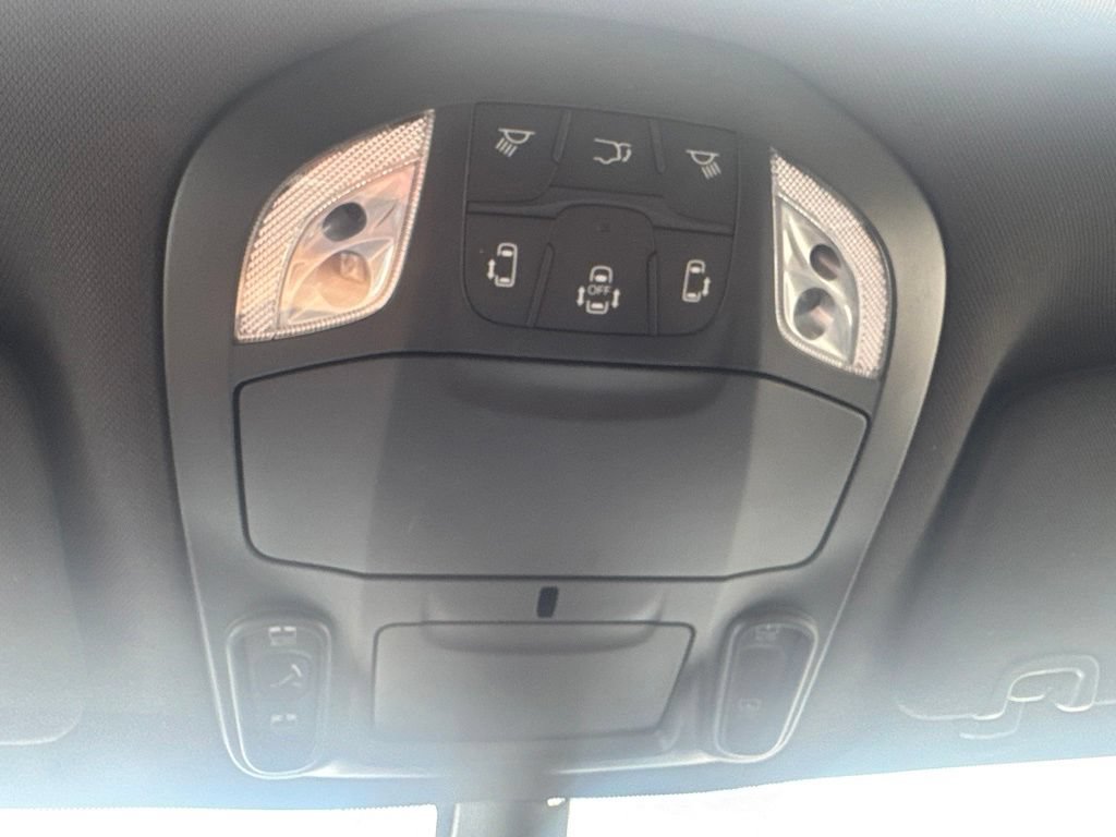 Used 2025 Chrysler Pacifica Limited FWD image 37