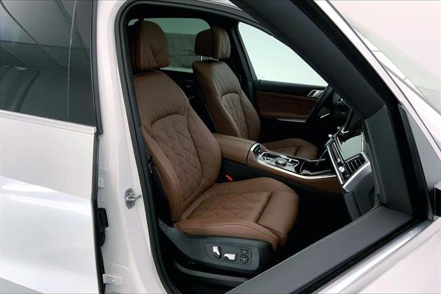 New 2026 BMW X5 xDrive50e image 7