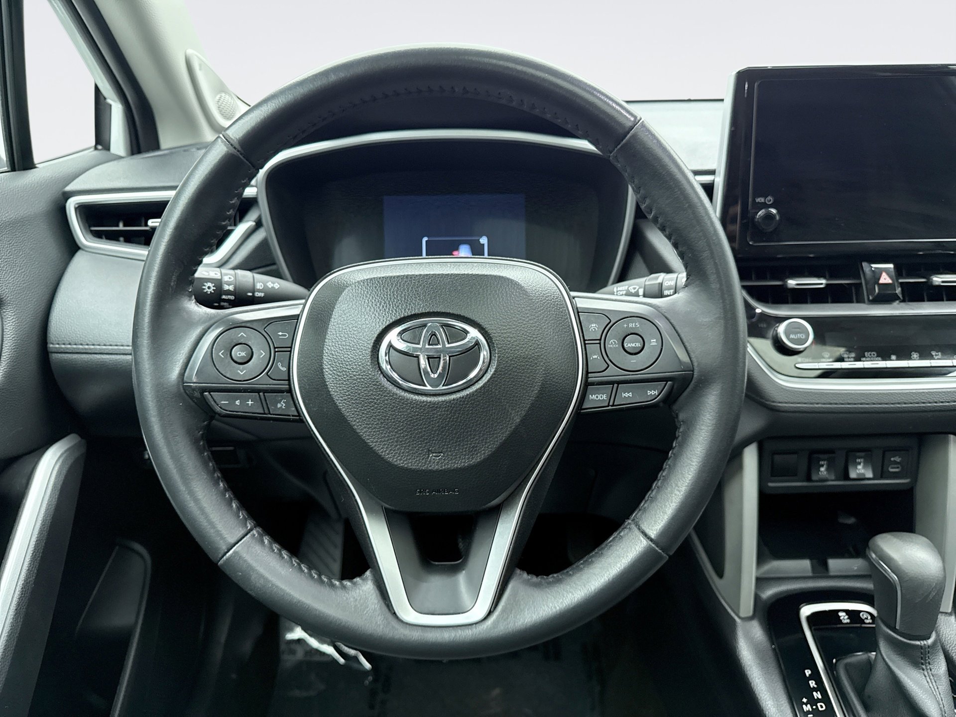 Used 2024 Toyota Corolla Cross XLE w/ Convenience Package image 12