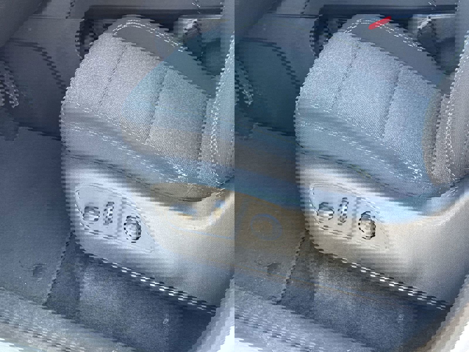 Used 2025 GMC Acadia Elevation image 17