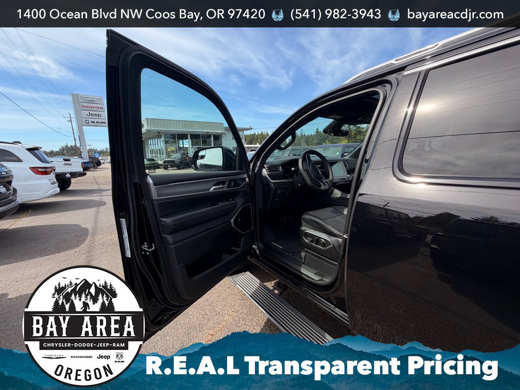 Used 2025 Jeep Wagoneer Series III w/ Premium Group I AWD/4WD image 10