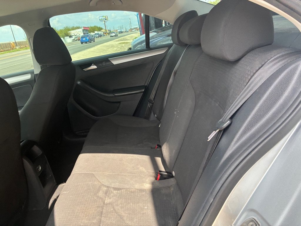 Used 2015 Volkswagen Jetta SE FWD image 28