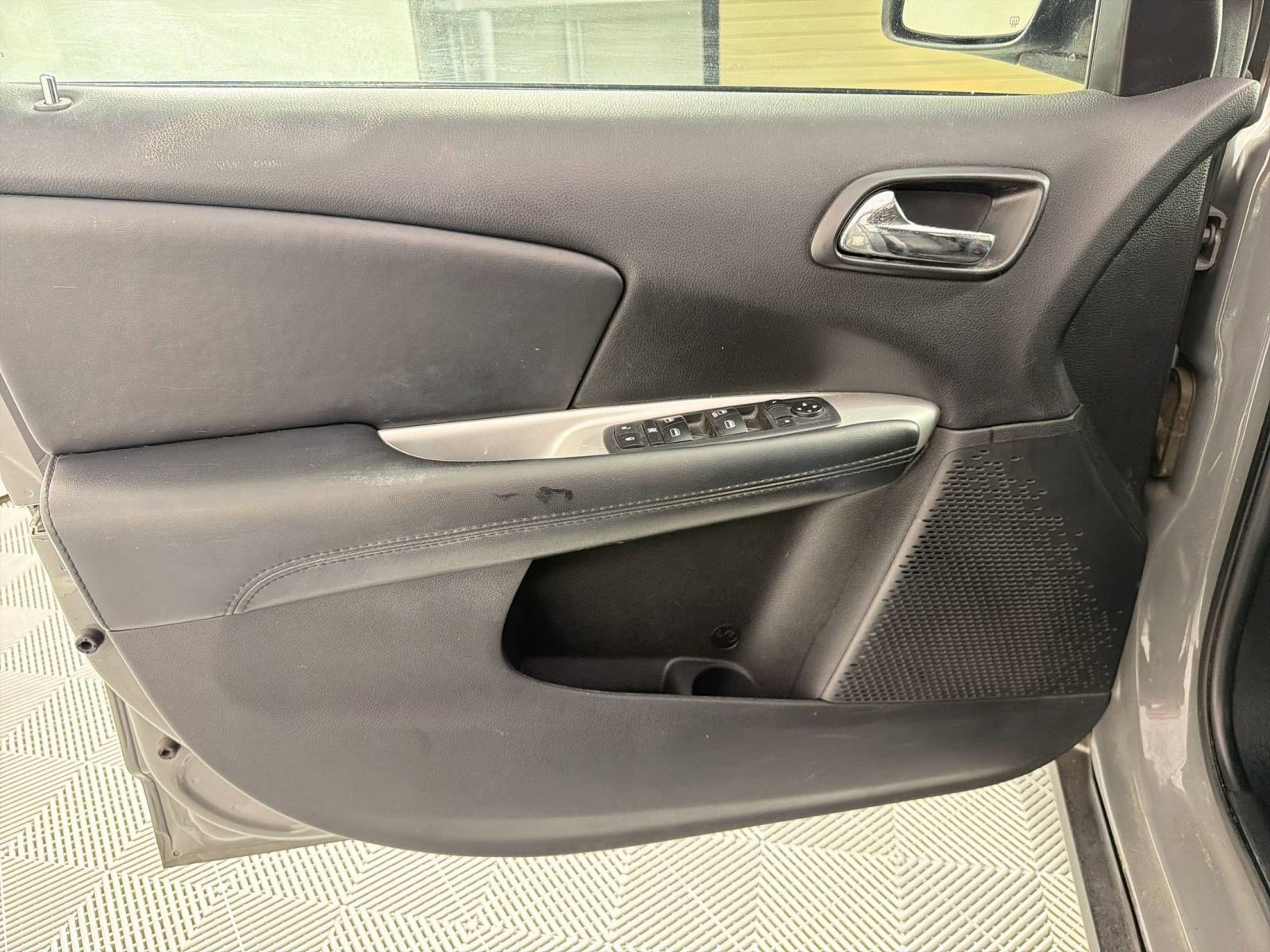 Used 2019 Dodge Journey SE FWD image 21
