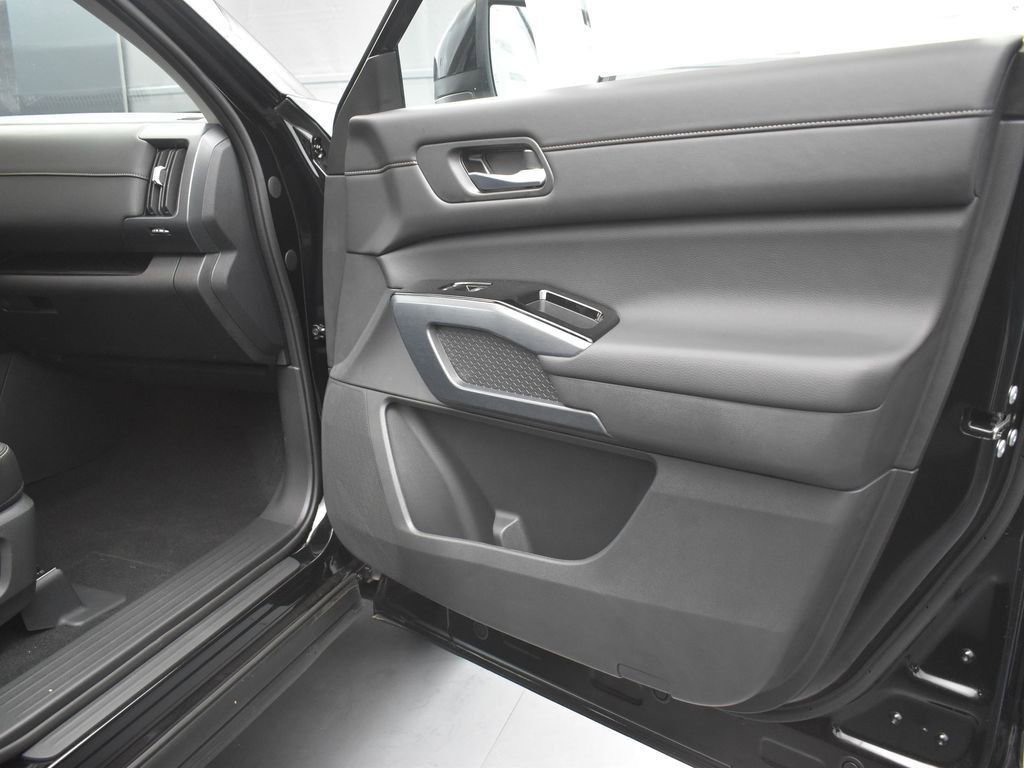 New 2025 Nissan Pathfinder SL image 27